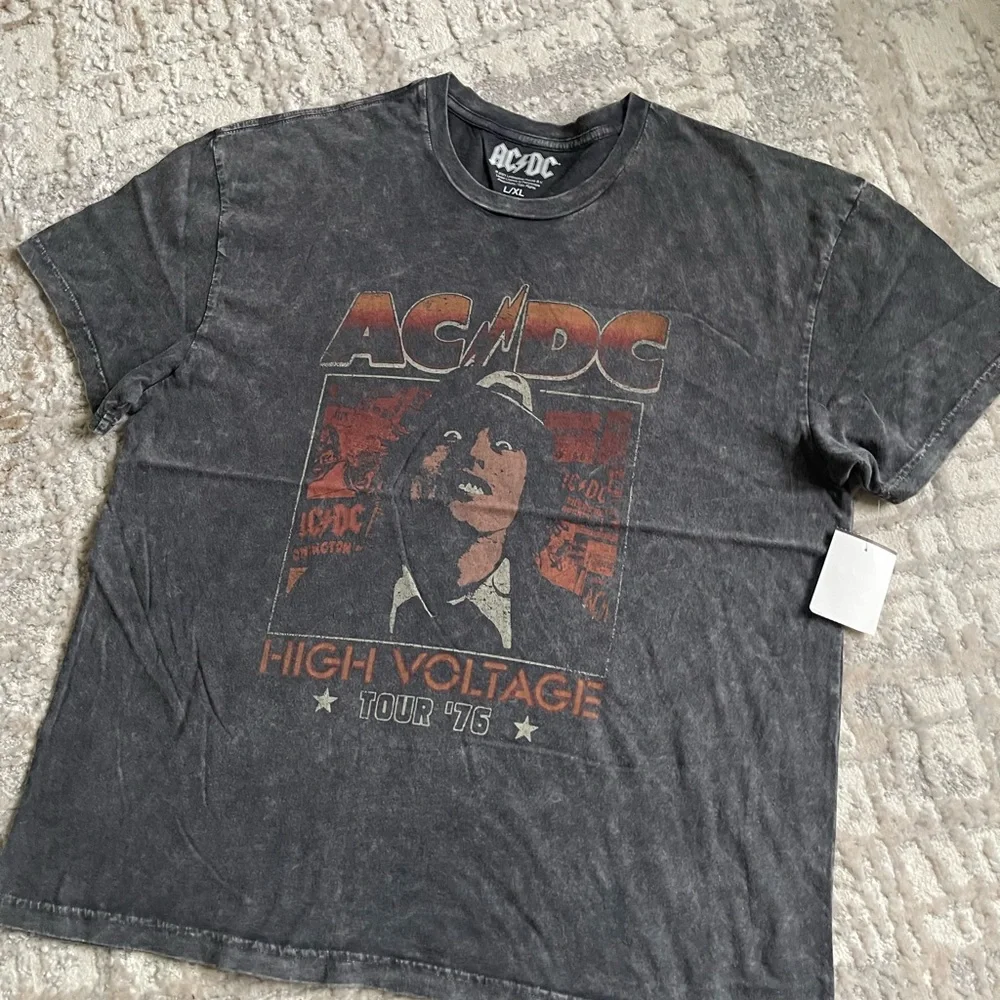 AC/DC Mens XL graphic acid wash tee shirt MENS NEW NWT ‘75 voltage tour shirt - Picture 2 of 6